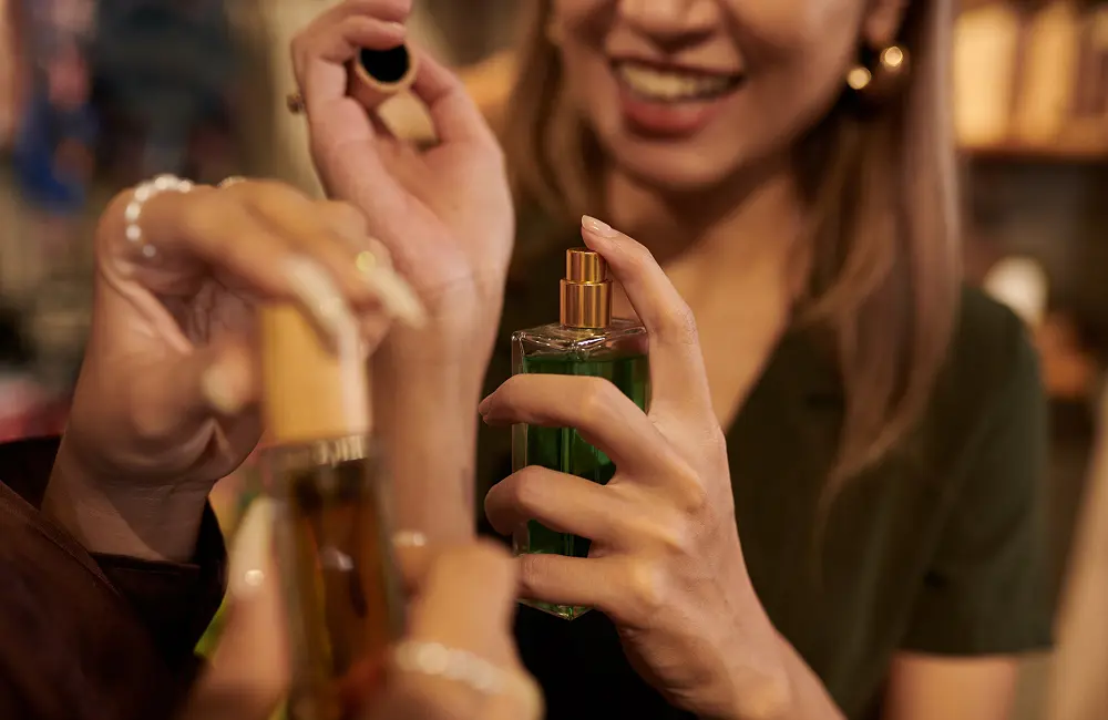 Cómo cuidar tus perfumes para que duren más tiempo - webp